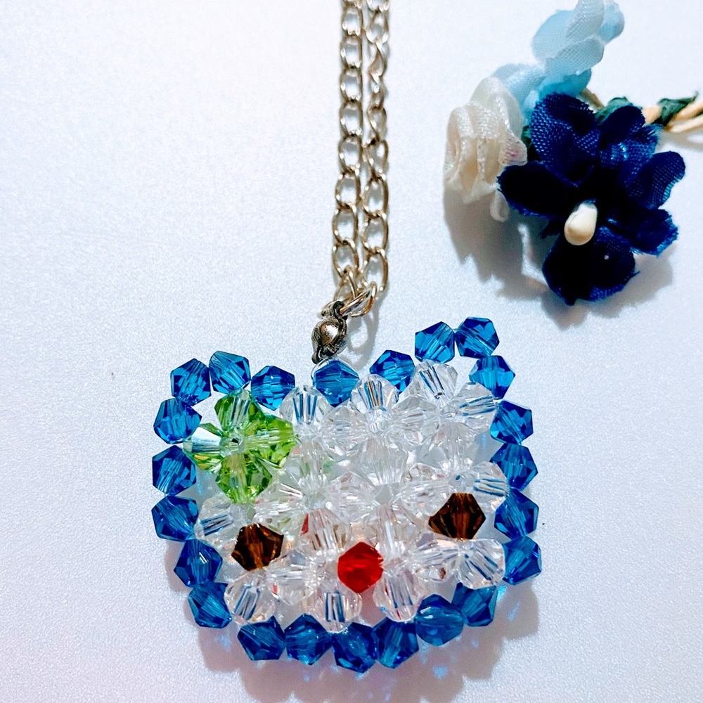 Beaded kitty face pendant necklace